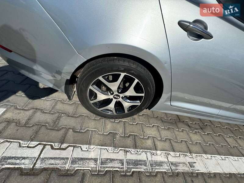 Седан Kia K5 2013 в Кременчуге