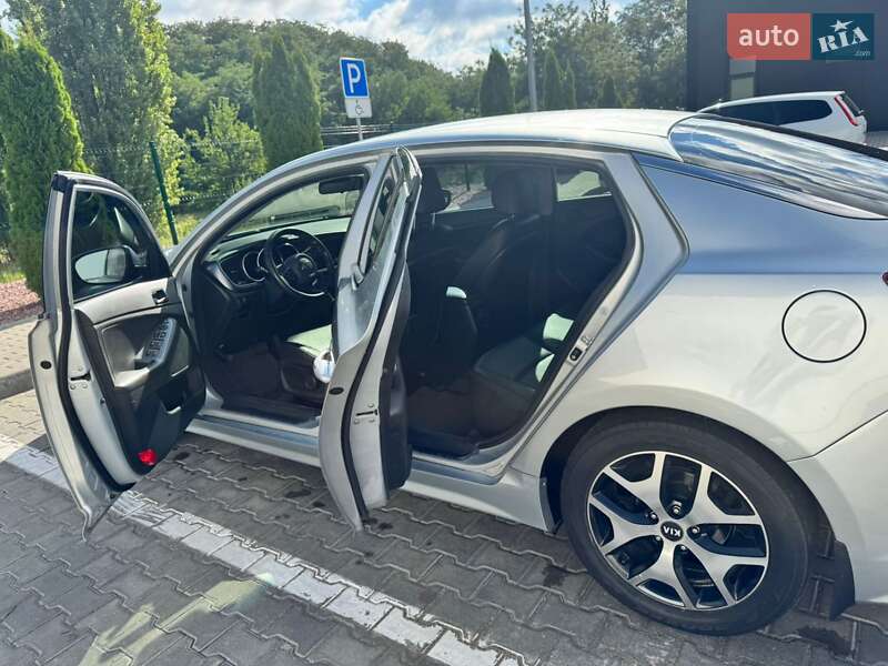 Седан Kia K5 2013 в Кременчуге