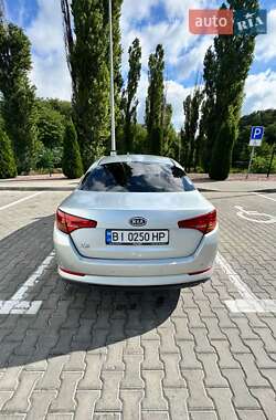 Седан Kia K5 2013 в 