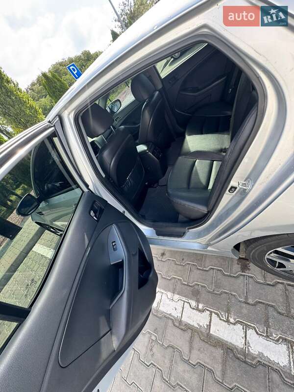 Седан Kia K5 2013 в Кременчуге