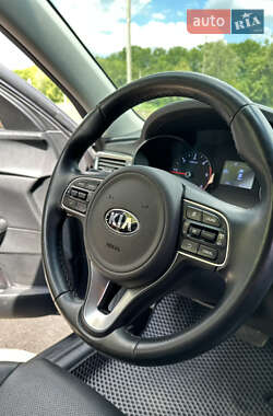 Седан Kia K5 2016 в 