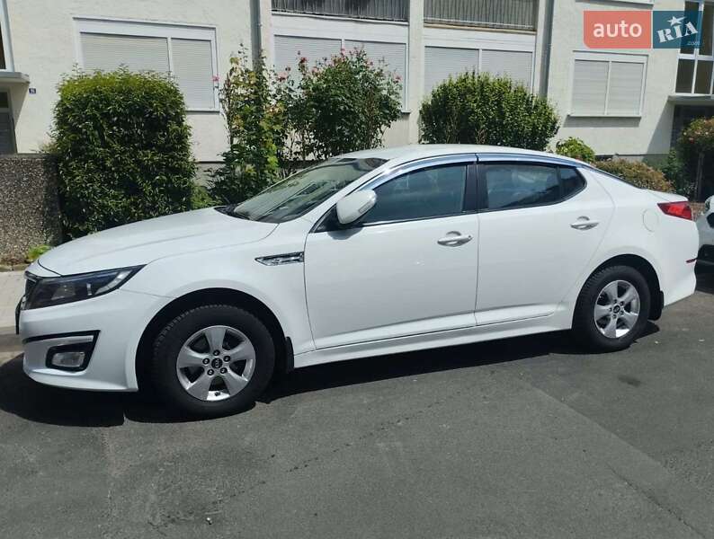 Седан Kia K5 2015 в 
