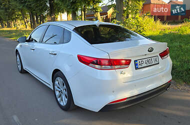 Седан Kia K5 2016 в 