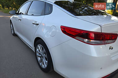 Седан Kia K5 2016 в 