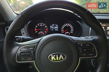 Седан Kia K5 2016 в 