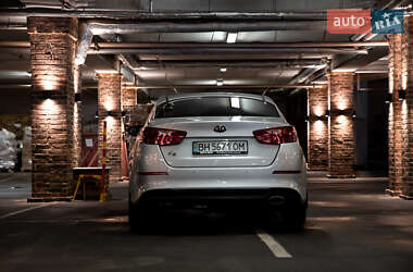 Седан Kia K5 2015 в 