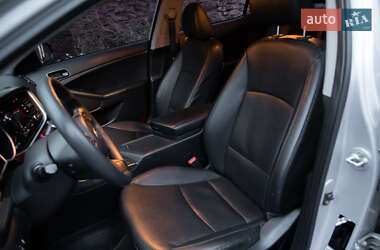 Седан Kia K5 2015 в 