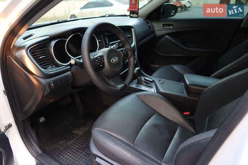 Седан Kia K5 2014 в Дніпрі