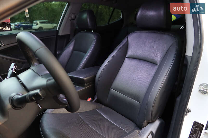 Седан Kia K5 2014 в Дніпрі