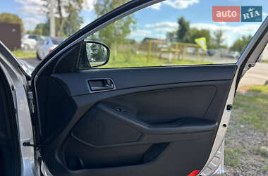 Седан Kia K5 2015 в 