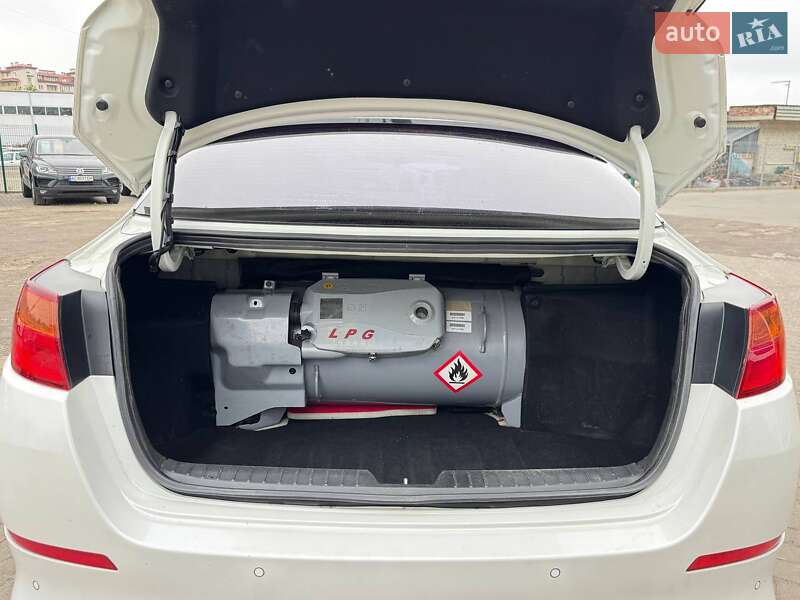 Седан Kia K5 2014 в Львове