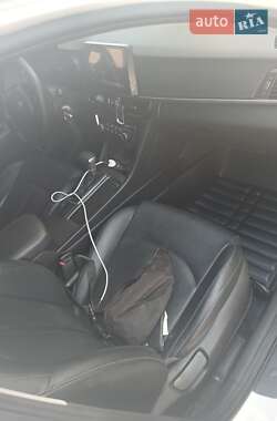Седан Kia K5 2015 в 