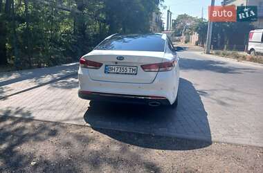 Седан Kia K5 2015 в 
