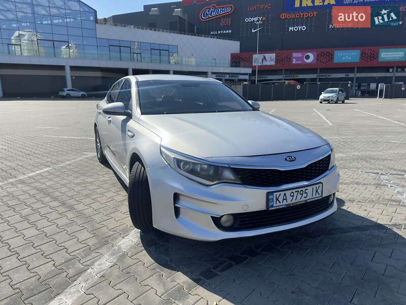 Седан Kia K5 2015 в 