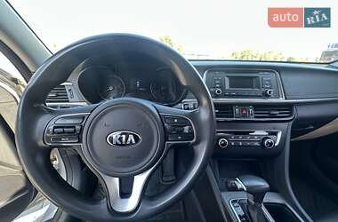 Седан Kia K5 2015 в 