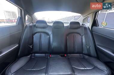 Седан Kia K5 2015 в 