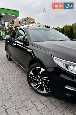 Седан Kia K5 2016 в 