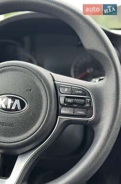 Седан Kia K5 2016 в 