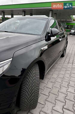 Седан Kia K5 2016 в 