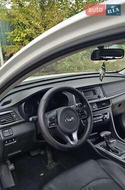 Седан Kia K5 2015 в 