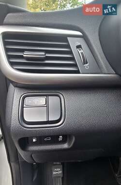 Седан Kia K5 2015 в 