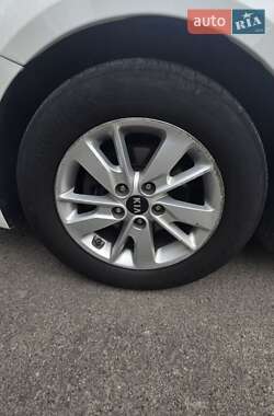 Седан Kia K5 2015 в 