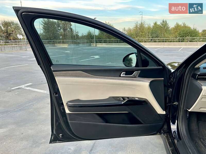 Седан Kia K5 2020 в Киеве