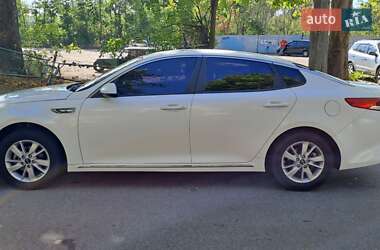 Седан Kia K5 2015 в 