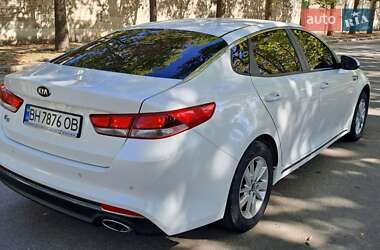 Седан Kia K5 2015 в 