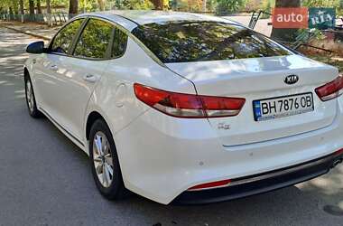 Седан Kia K5 2015 в 