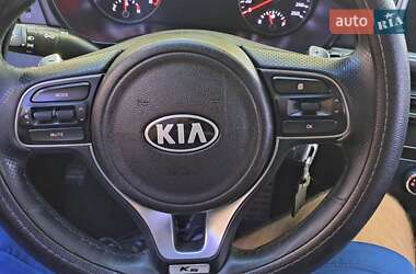 Седан Kia K5 2015 в 