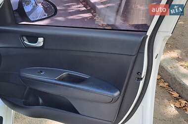 Седан Kia K5 2015 в 