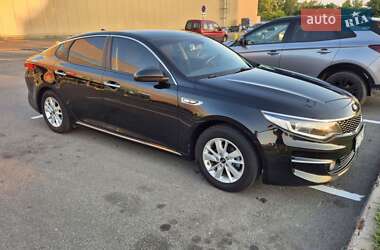 Седан Kia K5 2017 в 