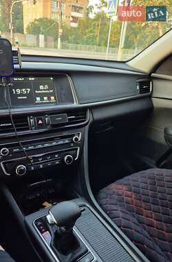 Седан Kia K5 2017 в 