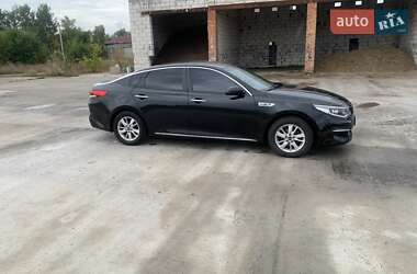 Седан Kia K5 2017 в 