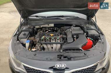 Седан Kia K5 2017 в 
