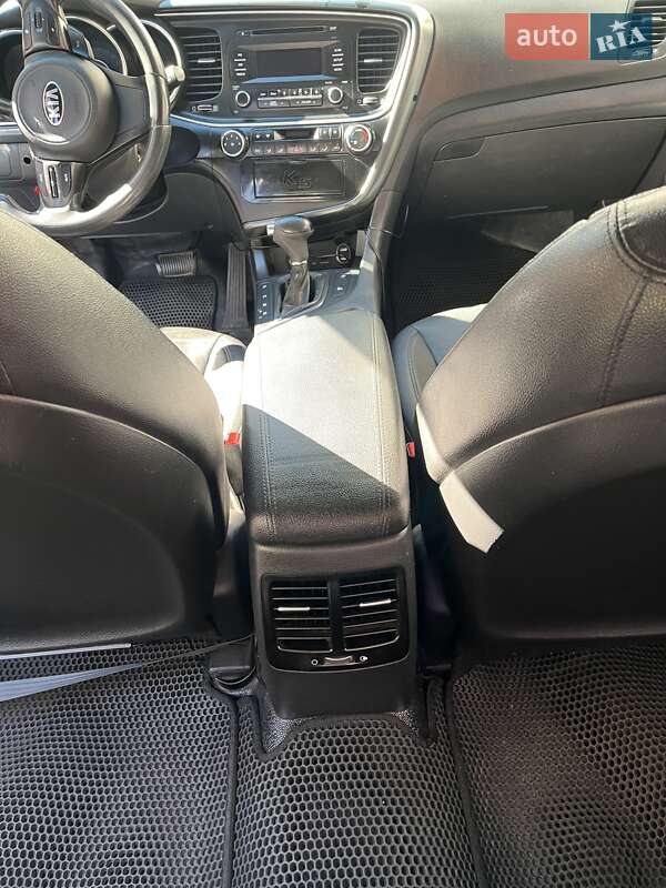 Седан Kia K5 2014 в Львове