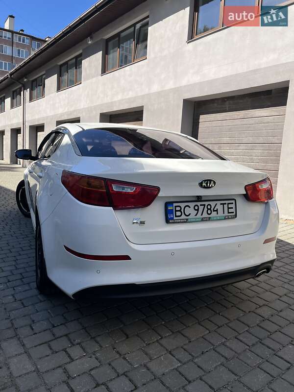 Седан Kia K5 2014 в Львове