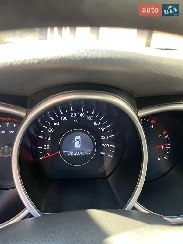 Седан Kia K5 2014 в Львове