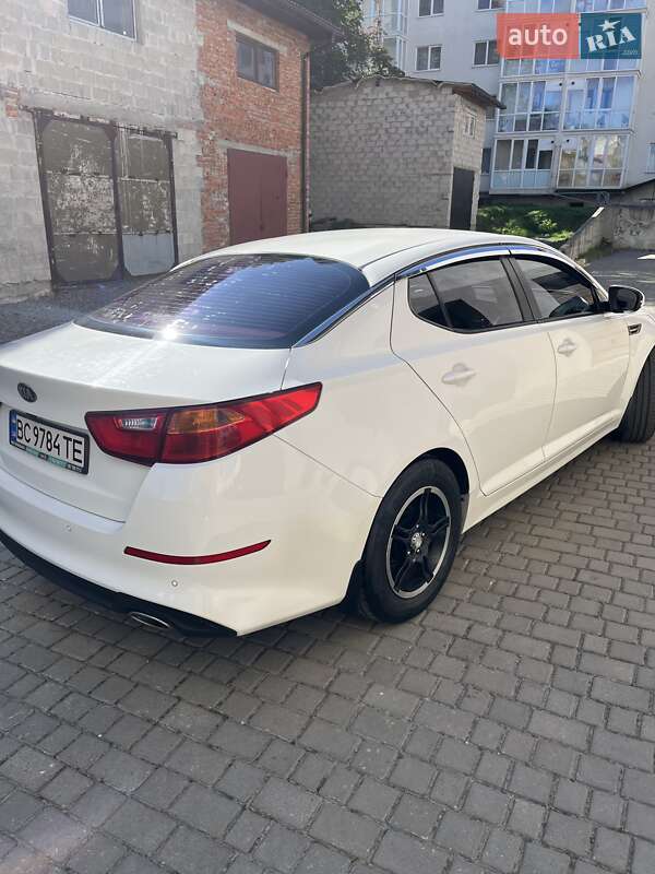 Седан Kia K5 2014 в Львове