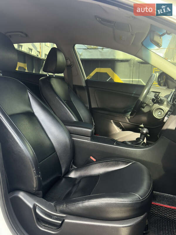 Седан Kia K5 2014 в Харькове