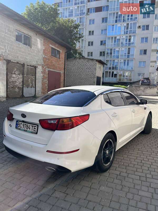 Седан Kia K5 2014 в Львове