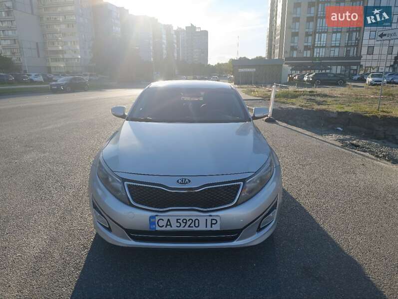 Седан Kia K5 2015 в 
