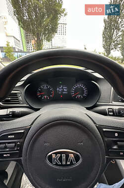 Седан Kia K5 2017 в 