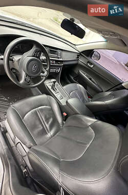 Седан Kia K5 2017 в 
