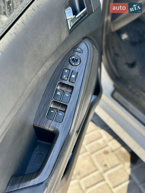 Седан Kia K5 2010 в Фастове