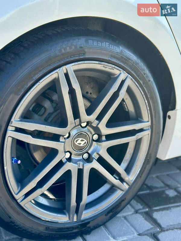 Седан Kia K5 2010 в Фастове