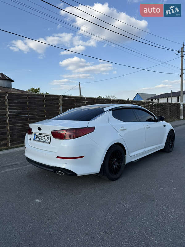 Седан Kia K5 2014 в Славянске