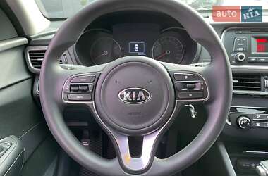 Седан Kia K5 2016 в 