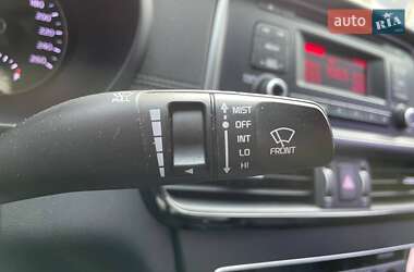 Седан Kia K5 2016 в 